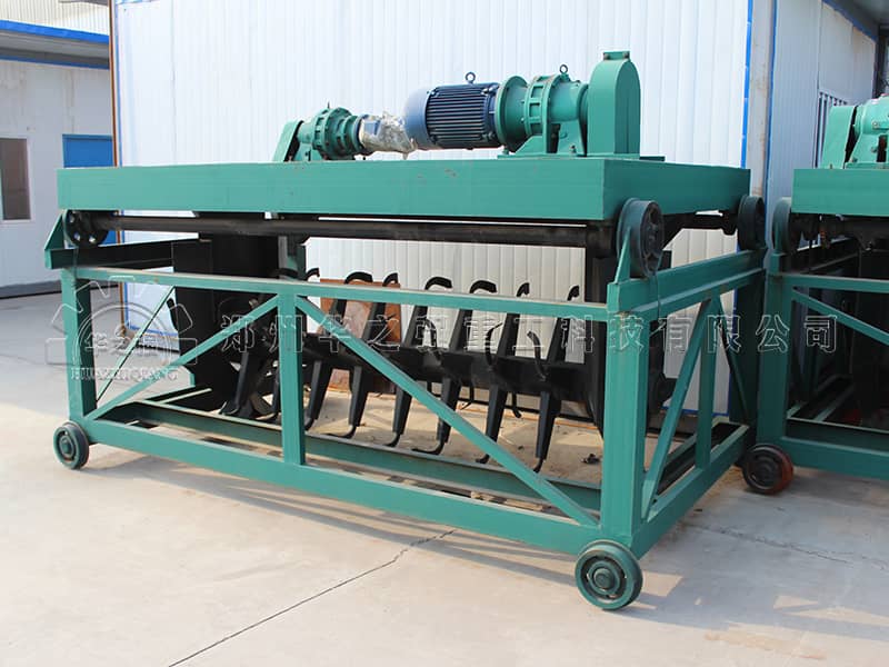 有機(jī)肥翻拋機(jī)實(shí)現(xiàn)一機(jī)多槽工作